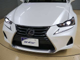 LEDヘッドライトです。デザイン性がよくとても明るいので、夜間の走行や悪天候でも安心です。しかも長寿命!