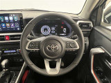 3本スポークステアリング!ステアリングスイッチ付!音量調整やインフォメーションディスプレイ操作、全車速追従機能レーダークルーズコントロールの操作などが可能!