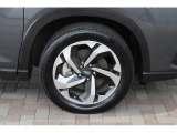 タイヤサイズは225/55R18 純正アルミホイール装着です!