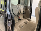 リアシート座面を持ち上げると、背の高い荷物を積むのに便利なトールモードに変身します!多彩なシートアレンジで使い勝手良好!