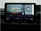 パノラミックビューモニター装備!トップビュー&フロントビュー・車両に取り付けたフロント、サイド、バックカメラの映像を合成して画面上に表示させることで、低速時の運転を補助する装置です。