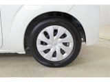 純正15インチスチールホイルでフルキャップです。タイヤサイズは175/65R15になります♪