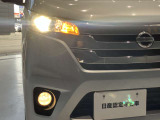 夜間走行の様々な局面に対し、キセノンヘッドランプで視認性をしっかり確保。ハロゲンヘッドランプのおおよそ2倍の光量で、広範囲に明るくドライバーをサポートしてくれます。