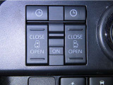 両側電動スライドドアを装備しております。