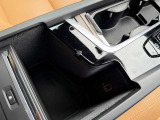 USBポート付き!アップルカープレイもご使用いただけます!