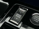 3008のPHEVモデルは、ニーズに合わせた4つのモード(EV・HYBRID・SPORT・4WD)から選択できます!