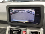バックモニター付きで、車庫入れやバック時の後方確認をサポート。