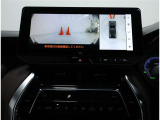 パノラミックビューモニター装備!トップビュー&フロントビュー・車両に取り付けたフロント、サイド、バックカメラの映像を合成して画面上に表示させることで、低速時の運転を補助する装置です。