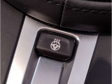 【スタートボタン】リモコンキーを持っているだけで起動可能なスタートボタン。オートスタート/ストップ機能も装備しており燃料消費量の軽減に貢献します。