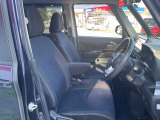 適度なホールド感と快適な座り心地の運転席シートまわり!