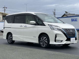 エマージェンシーブレーキ(衝突被害軽減ブレーキ)、フロントカメラが車両や歩行者を検知し警告音と共に衝突回避、軽減をアシストしてくれます。