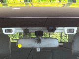【アイサイトVer3】前方の車両等を検知し、衝突しそうな時は警報で注意を促し、ブレーキを踏む力をサポート。ブレーキを踏めなかった場合は衝突被害軽減ブレーキが作動、衝突回避をサポートします。
