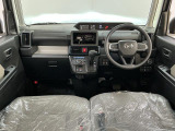 【インパネ】運転のしやすさを最優先に設計された見晴らしの良いフロントビュー。車両間隔が掴みやすく狭い道でも安心♪「安全」と「品質」を最優先に、安心してお乗りいただけるクルマを提供いたします。