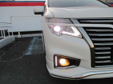 夜間走行の視界を確保! LEDヘッドランプ