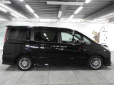 「中古車ハイブリッド保証」付き。ハイブリッド機構を無償で保証します。保証期間は、初度登録年月から10年目まで、またはロングラン保証が終わってから3年間。ただし累計走行距離が20万km以内です。