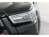 ヘッドライトはLEDランプで明るく照らします