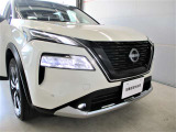 ■LEDヘッドランプ(ハイ/ロービーム、オートレベライザー付、シグネチャーLEDポジションランプ。)、ハイビームアシスト付&LEDフォグランプで遠くまで明るく寿命が長い!