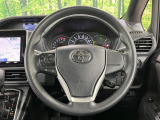 【純正革巻きステアリング】上質な革を使用することで、手にしっかり馴染みとても運転しやすいハンドルです♪