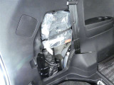 スペアタイヤレス車です。応急セットを搭載しております。