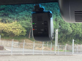 安心のドライブをサポートする【ドラレコ】大切な瞬間をしっかり記録し、万が一の時にも助かる装備です。