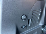 12Vの電源ソケットが荷室にもあって便利です
