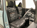 【運転席・助手席】内装ルームクリーニング済みです。しっかり綺麗にしていますので、是非、お確かめください。車に自信があるからこそ、是非一度ご来店頂き内外装も見てもらえると幸いです。