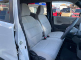 適度なホールド感と快適な座り心地の運転席シートまわり!