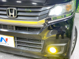 【HIDヘッドライト】非常に明るく前方を照らしてくれるので、悪天候や夜間の走行時も視界良好で安心してお乗りいただけます。