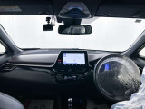 落ち着いたカラーの内装で、ゆったりと運転したい方に。