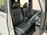 【運転席・助手席】内装ルームクリーニング済みです。しっかり綺麗にしていますので、是非、お確かめください。車に自信があるからこそ、是非一度ご来店頂き内外装も見てもらえると幸いです。