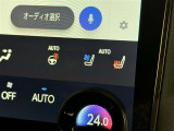 ステアリングヒーター付き。寒い日のドライブも、手のひらから温めてくれます。