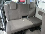 車いすと並んで座っても4名乗り・車いすを乗せない時はリヤシート2名座ることが出来ます