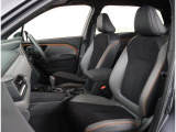 ゆったり座れて、長時間の運転も疲れにくいフロントシート!ホールド性も良く運転に集中できるシートです!!また、電動パワーシートですので着座位置も正確に合わせることが出来ます!!