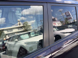 プライバシーガラスが搭載されておりますので、車内のぷらくぃばしーを保護してくれます。