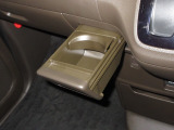 運転席と助手席の間にはドリンクホルダーがあります。取りやすい位置にありますからドライブも楽しくなりますね!