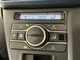 【オートエアコン】AUTOボタンを押してお好みの温度を設定!快適な室温でドライブをお楽しみいただけます♪