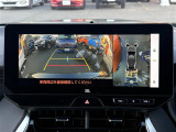 【パノラミックビューモニター】クルマを真上から見下ろした視点で駐車をサポートします!クルマの斜め後ろや真横など、いち早く障害物に気が付くことができます。