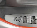 運転席に居ながらミラーコントロールできます!