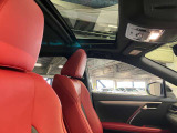 解放感を感じることができるムーンルーフ。屋外の気持ち良い風や日差しとり込み車内空間を明るくします。