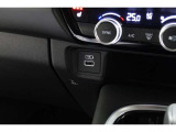 Hondaセンシングの機能のひとつ、アダプティブクルーズコントロール付!アクセルから足を離しても設定したスピードと前車との車間を保ち走行してくれます!車線維持もアシスト☆高速道路で疲労軽減ですね☆