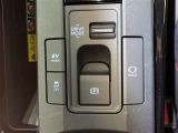 【横滑り防止機能】 車両走行安定補助システム搭載  車が横滑りしそうになった際に、横滑りを防ぐ安全装備が付いています。