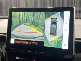 【パノラミックビューモニター】専用のカメラにより、上から見下ろしたような視点で360度クルマの周囲を確認することができます☆死角部分も確認しやすく、狭い場所での切り返しや駐車もスムーズに行えます。