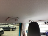後席の頭上やひざ周りにもゆとりのある快適な座り心地。