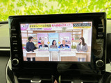 テレビ番組を画面いっぱいに表示でき、停車中の休憩時間などに映像を楽しめます。画面の大きさもあり、番組内容を確認しやすい装備です。