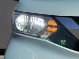 【LEDヘッドライト】とっても明るいLEDヘッドライトが装着されているので、夜の運転も明るく安全です。