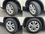225/65R17 純正アルミホイール装着。