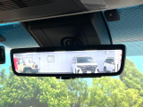 【デジタルインナーミラー】後席の大きな荷物や同乗者で後方が確認しづらい時でも安心!カメラが撮影した車両後方の映像をルームミラー内に表示。クリアな視界で状況の確認が可能です!