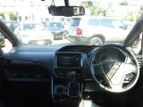 オシャレなインテリアで運転する気分も盛り上がりますよね^^