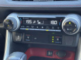オートエアコンなので好きな温度を設定することで車内をいつでも快適に保てます