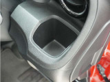 ◆ドリンクホルダー◆手の届きやすい場所にドリンクホルダーがあり、とても便利です。